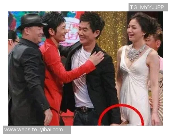 足球场上的尴尬瞬间与球员心态的微妙碰撞分析